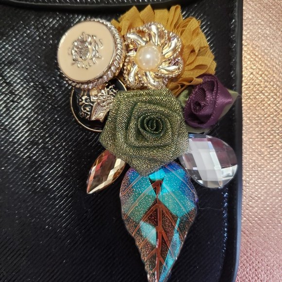 BEAUTIFUL CROSSBODY/WRISTLET EMBELISHED SMALL BAG - Picture 5 of 12